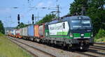 RTB CARGO GmbH, Düren [D] mit der ELL Vectron  193 727   [NVR-Nummer: 91 80 6193 727-5 D-ELOC] und Containerzug am 10.06.21 Durchfahrt Bf.