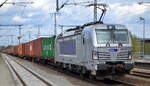 METRANS a.s., Praha [CZ] mit  383 401-7  [NVR-Nummer: 91 54 7383 401-7 CZ-MT] und Containerzug am 05.05.21 Durchfahrt Bf. Golm (Potsdam).