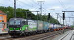 RTB CARGO GmbH, Düren [D] it der ELL Vectron  193 726  [NVR-Nummer: 91 80 6193 726-7 D-ELOC] und Containerzug am 22.06.21 Durchfahrt Bf.