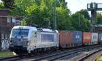 METRANS a.s., Praha [CZ] mit  383 407-4  [NVR-Nummer: 91 54 7383 407-4 CZ-MT] und Containerzug verlässt den Hamburger Hafen am 16.06.21 Durchfahrt Bf.