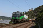 193 263 im Einsatz für  LTE  mit einem Containerzug am 22. Juli 2021 bei St. Goarshausen am Rhein.