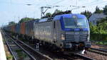 PKP CARGO S.A., Warszawa [PL]  EU46-511  [NVR-Nummer: 91 51 5370 023-1 PL-PKPC] und Containerzug am 10.09.21Berlin Hirschgarten.