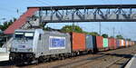 METRANS Rail s.r.o., Praha [CZ] mit  386 002-0  [NVR-Nummer: 91 54 7386 002-0 CZ-MT] und Containerzug am 09.09.21 Durchfahrt Bf.