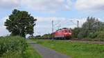 Nürnberger Leasing 120 102 (ex DB), vermietet an Bahnlogistik24, mit schwach ausgelastetem Containerzug DGS 91173 Hamburg Süd - Duisburg-Rheinhausen (zwischen Lembruch und Diepholz,