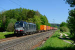 193 601 MRCE/WLC mit einem Containerzug bei Postbauer-Heng Richtung Nürnberg, 18.05.2020