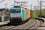 Containerzug mit 186 128-5 beschleunigt infolge eines kurzen Halts aus dem Hp Magdeburg Herrenkrug Richtung Magdeburg-Neustadt.