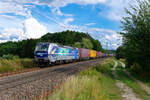 193 810 Railpool/RTB Cargo  Salzburg  mit einem Containerzug bei Postbauer-Heng Richtung Nürnberg, 18.08.2020