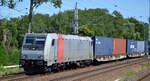 Railpool Lok  185 699-7  [NVR-Nummer: 91 80 6185 699-6 D-Rpool], aktueller Mieter/Nutzer unklar? mit Containerzug am 24.07.22 Vorbeifahrt Bahnhof Mühlenbeck/Mönchmühle.