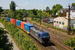 193 568 bahnoperator Senator Robert mit Containerzug in Oberhausen Osterfeld, Juli 2022.