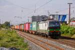 ELL 193 829 mit Containerzug in Hilden, August 2022.