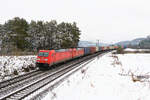 185 375 DB Cargo und 185 230 DB Cargo mit einem Containerzug bei Parsberg Richtung Nürnberg, 23.01.2020