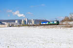 193 251 ELL/WLC und 1193 980 WLC  Excellence in Transport  mit einem leeren Containerzug bei Karlstadt Richtung Würzburg, 12.02.2021