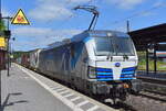 WLC - Wiener Lokalbahnen Cargo GmbH, Wien [A] mit ihrer  1193 980  [NVR-Nummer: 91 81 1193 980-0 A-WLC] und einem Containerzug am 01.06.23 Durchfahrt Bahnhof Uelzen.