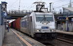 METRANS Rail s.r.o., Praha [CZ]mit ihrer  386 024-4  [NVR-Nummer: 91 54 7386 024-4 CZ-MT] und einem Containerzug am 26.02.24 Durchfahrt Bahnhof Berlin Hohenschönhausen.