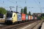 ES 64 U2-069 mit Containerzug in Mnchen Heimeranplatz am 29.07.09