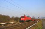 DB 152 152-5 mit einem leeren Containerzug Richtung Koblenz, in Bingen-Gaulsheim; 23.03.2010