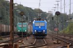 Die 185 527-9 von Crossrail steht in Aachen-West mit einem Containerzug und wartet auf Abfahrt nach Kln bei Sonne und Wolken.