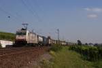 Crossrail 185 579-0 mit einem Containerzug in Erbach (Rheingau) am 03.09.2011