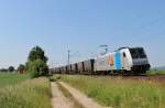 Am 8.Juni 2013 war Transpetrol 185 697 mit ihrem Novelis-Zug bei Burgstemmen (KBS 350) auf dem Weg von Gttingen Gbf nach Nievenheim.