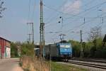 Am 13.04.2014 stand Alpha Trains/Crossrail 185 527-9 zusammen mit einem Containerzug auf dem Überholgleis in Müllheim (Baden) und wird in kürze dann weiter in Richtung Schweiz fahren.