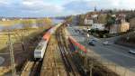 in schönster Nachmittagssonne kommt hier in Dresden-Kemnitz die METRAS 386 011-1 mit einem Containerzug vorbei (5.3.15)