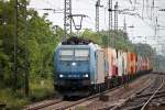 Am 25.07.2014 fuhr Crossrail 185 536-0 mit einem Containerzug durch Müllheim (Baden) gen Norden.