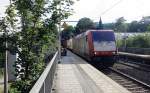 185 593-1 von Crossrail  kommt aus Richtung Köln,Aachen-Hbf und fährt durch Aachen-Schanz mit einem langen Containerzug aus Milano(I) nach Zeebrugge-Ramskapelle(B) und fährt in Richtung