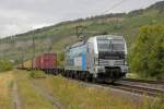 193 806-7 Railpool Vectron mit einem Containerzug am 29.07.2015 in Thüngersheim.