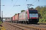 185 602-0 am 27.09.2014 mit einem Containerzug in Orschweier gen Offenburg.