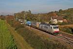 Am 30.10.2014 fuhr 185 581-6  Celine Alia/Ewals Cargo Care  mit einem Containerzug aus Antwerpen bei Müllheim (Baden) in Richtung Basel.