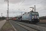 Am 21.02.2017 fuhr 152 136-8  AlbatrosExpress  mit ihrem gemischten Güterzug (Mannheim Rbf - Basel Bad Rbf), der wie meistens fast ausschießlich aus Autotransportwagen besteht, durch den