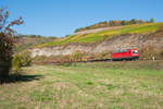 187 127 mit einem gemischten Güterzug bei Himmelstadt Richtung Würzburg, 13.10.2018