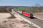 187 125 mit einem gemischten Güterzug bei Emskirchen Richtung Nürnberg, 30.03.2019