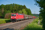 185 312 mit der Übergabe aus Plattling nach Nürnberg Rbf bei Postbauer-Heng, 04.06.2019