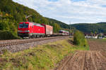 193 395 mit einem gemischten Güterzug bei Breitenfurt Richtung Ingolstadt, 29.09.2019