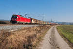 187 132 mit einem gemischten Güterzug bei Mitteldachstetten Richtung Würzburg, 24.01.2020