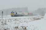 starker Schneefall bei EZ 51712 aus Halle auf dem Weg nach Nürnberg am 08.01.2022. Hier mit Class 077 009 bei Oberthölau eingefangen. 