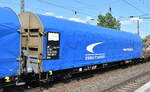 Slowakischer Drehgestell-Flachwagen mit Planenverdeck der ZSSK Cargo mit der Nr. 31 RIV 56 SK-ZSSKC 3552 008-5 Rilns in einem gemischten Güterzug am 10.05.23 Durchfahrt Bahnhof Saarmund.