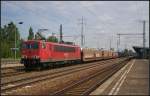 DB 155 117 mit einem gemischtem Gterzug am 19.06.2012 in Berlin Schnefeld Flughafen