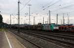 Die Cobra 2842 fährt mit einem gemischten Güterzug ausAntwerpen-Noord(B) nach Köln-Gremberg(D) bei der Ausfahrt aus Aachen-West und fährt in Richtung