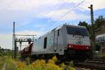 285 108-7 der ITL Eisenbahngesellschaft mbH als Gz fährt in Bad Kösen auf der Bahnstrecke Halle–Bebra (KBS 580) Richtung Naumburg.