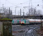 Die Cobra 2834  kommt aus Richtung Montzen/Belgien mit einem  Güterzug aus Antwerpen-Noord(B) nach Köln-Gremberg(D) und fährt in Aachen-West ein.