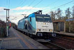 Stahlzug mit 185 549-3 der Captrain Deutschland GmbH, untervermietet an die Regiobahn Bitterfeld Berlin GmbH (RBB) und mit Werbung für Stahlrohre von Mannesmann (Salzgitter AG), durchfährt