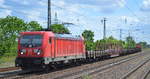 DB Cargo AG [D] mit  187 129  [NVR-Nummer: 91 80 6187 129-2 D-DB] und Güterzug und hinten dran eine 298ér am 28.05.20 Bf.