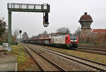 Wo auch immer sie herkam und hinwollte, sie war trotz dunklen Lichts ein gefälliges Motiv:  159 239-3 (Stadler Eurodual) schleppt Hochbordwagen am Wasserturm des Bahnhofs Aschersleben Richtung