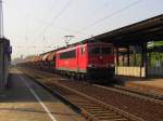 RAILION DB Logistics 155 017-7 mit einem Tds-Wagen Ganzzug Richtung Halle (S), in Merseburg; 21.04.2011