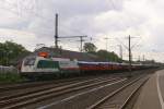 183 701  Train of Ideas  mit einem Gterzug in Dsseldorf-Eller am 10.06.2011 Gru an den Tf ;-) !
