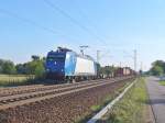 185 527-9 ist mit einen Containerzug am 21.09.2011 in Wiesental