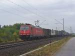 185 596-4 von Crossrail zieht einen Containerzug am 05.10.2011 durch Wiesental  