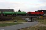 DB 294 650-7 mit Mllzug nach Schwandorf, KBS 855 Regensburg - Hof, fotografiert auf der Straenunterfhrung in Stulln Ortsteil Brensdorf zwischen Nabburg und Schwarzenfeld am 26.01.2012